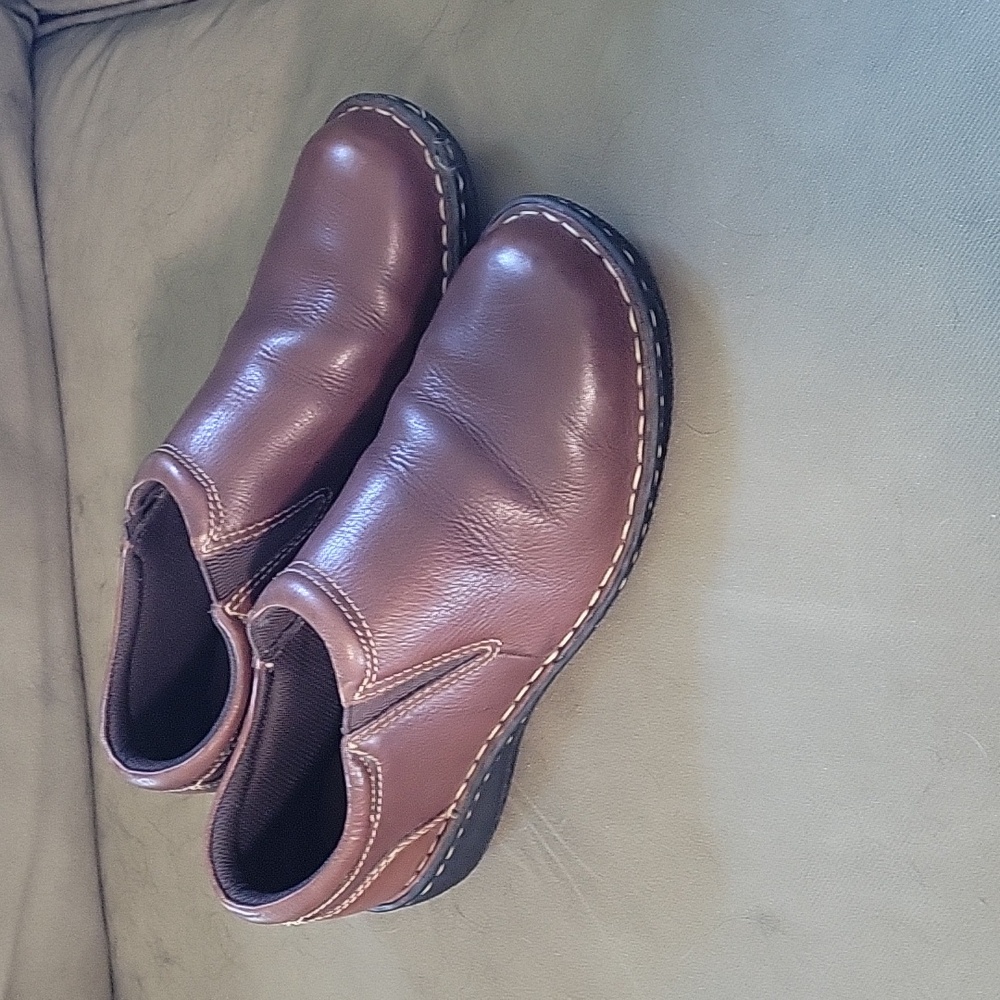 Thom McAn 9.5 brown shoes